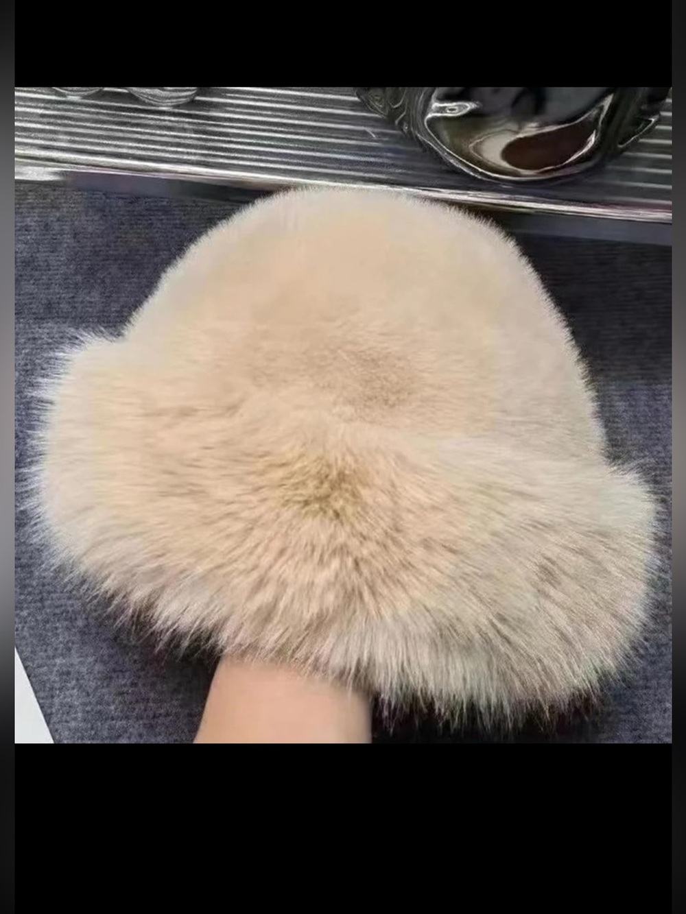 Elegant beige Faux Fur Winter Hat - Soft & Warm Russian Style - Picture 5 of 5